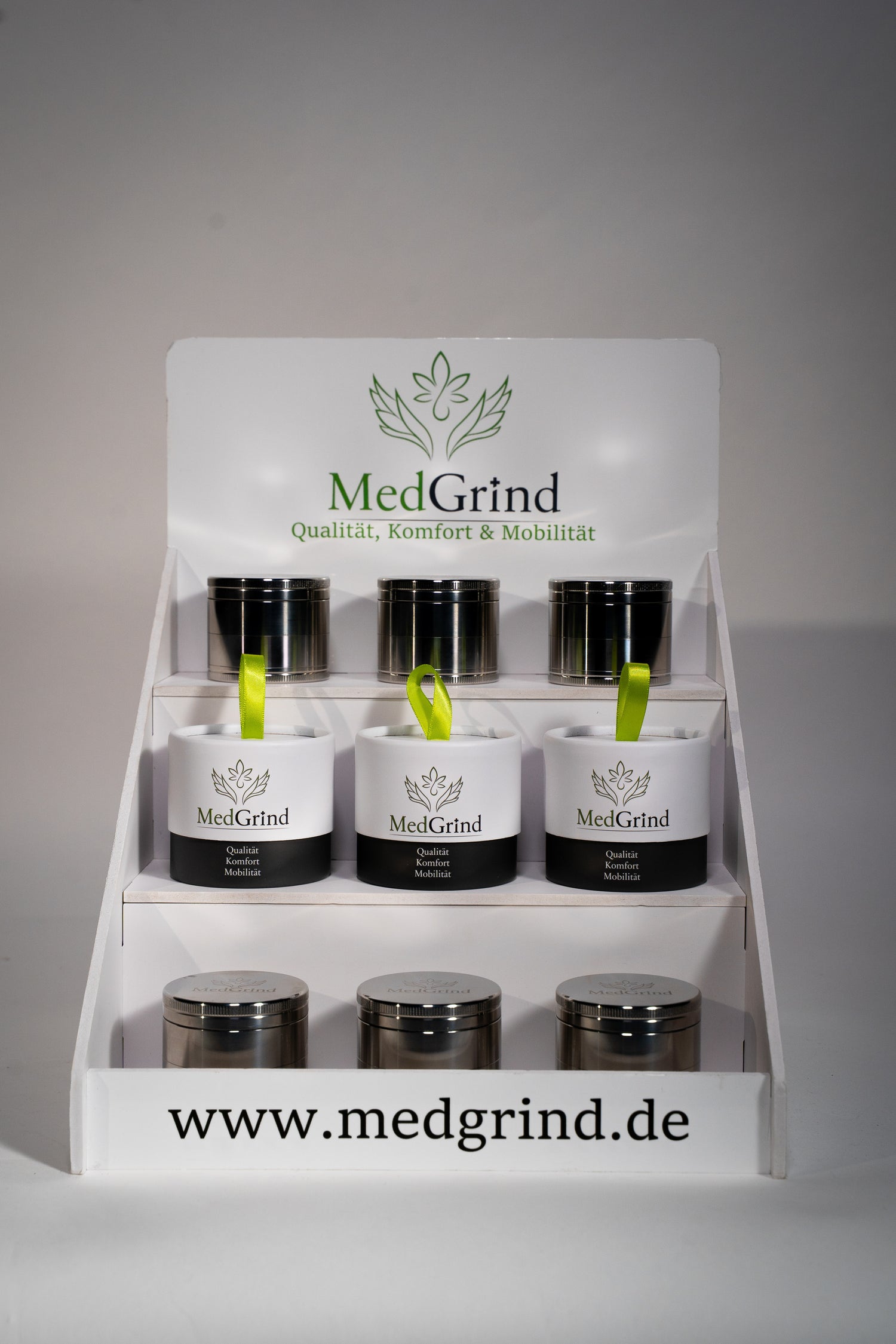 MedGrind Premium Edelstahl Grinder 63mm – passivierter Edelstahl 304, hygienisch, langlebig, Apotheken-Display