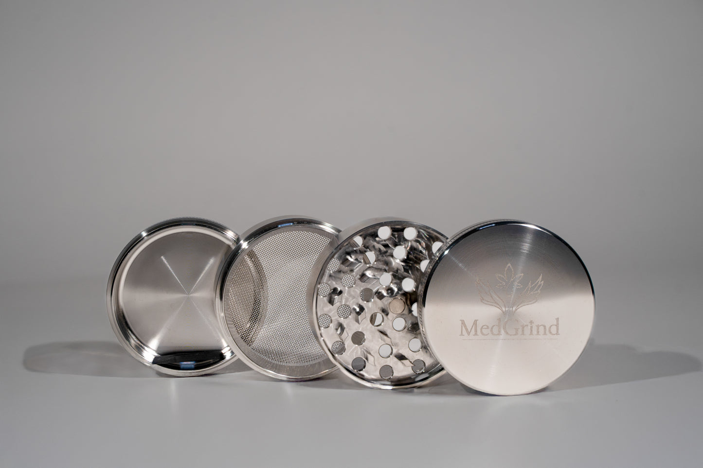 edGrind Premium Edelstahl Grinder 63 mm – vierteilig mit Deckel, Mahlwerk, Sieb und Auffangbehälter, passivierter Edelstahl 304, rostfrei und hygienisch