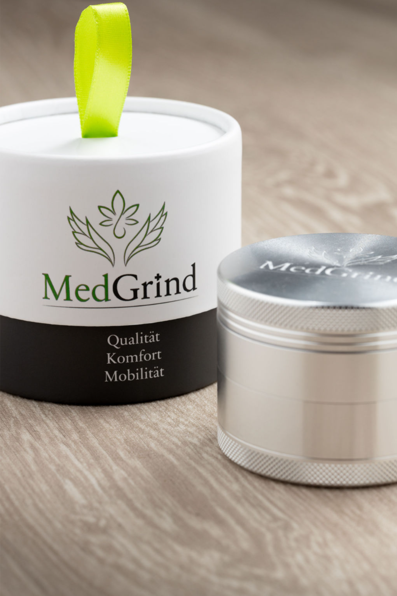 MedGrind Aluminium Grinder 63 mm aus eloxiertem Aluminium mit hochwertiger Verpackung.