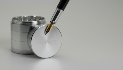 MedGrind Premium Grinder aus passiviertem Edelstahl mit Name-Gravur, hochwertiges medizinisches Edelstahlprodukt